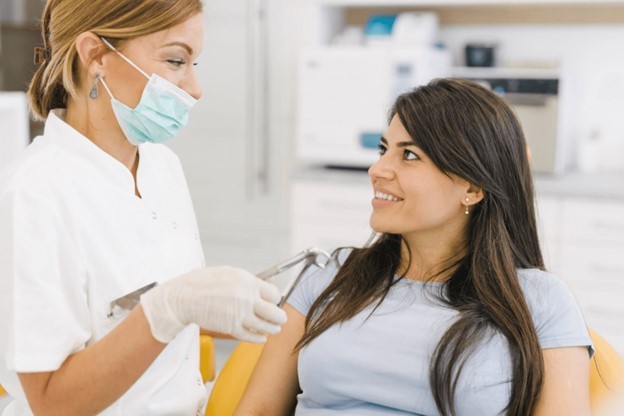 patient asking dentist questions before getting smile makeover